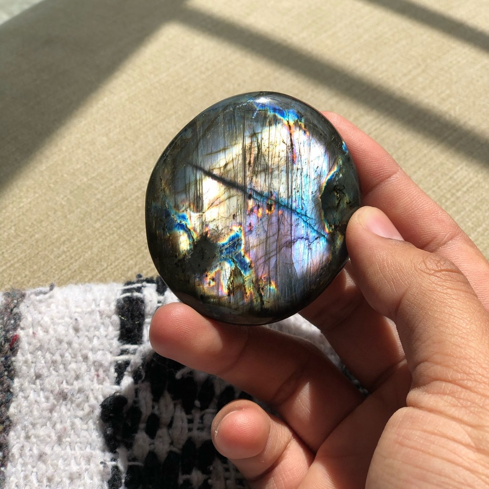 Labradorite palmstone